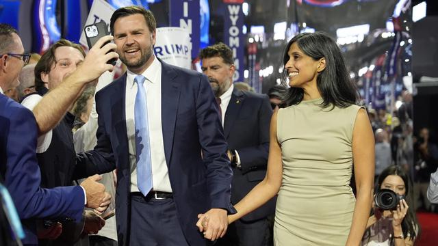 Senator JD Vance dari Ohio dipilih Donald Trump sebagai pasangannya, calon wakil presiden (cawapres) pada Pilpres 2024. (AP)