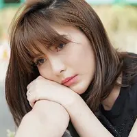 Lengkap sudah penderitaan model majalah dewasa Angela Lee. Saat sedang fokus mengurus utanganya yang mencapai 25 miliar, ia juga harus menghadapi kenyataan di gugat cerai oleh suaminya. (Instagram/angelalee87)