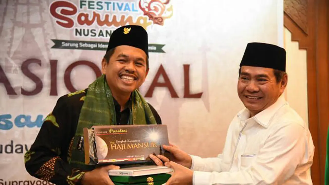 Dedi Mulyadi Berkisah Tentang Filosofi Kain Sarung