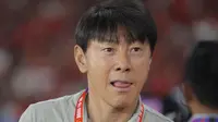 Pelatih Timnas Indonesia,&nbsp;Shin Tae-yong, saat melawan Australia pada laga kedua Grup C Kualifikasi Piala Dunia 2026 Zona Asia di Stadion Utama Gelora Bung Karno (SUGBK), Jakarta Pusat, pada Selasa (10/9/2024). (Bola.com/Bagaskara Lazuardi)