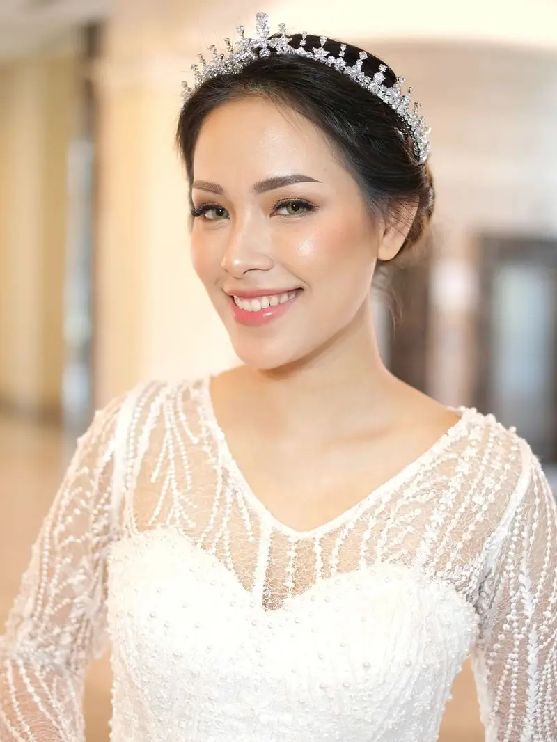 6 Inspirasi Makeup Flawless Lady Nayoan yang Effortless untuk Pernikahan hingga Harian