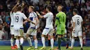 Para pemain Luksemburg berpesta usai membuat kejutan dengan menahan imbang Prancis pada laga Kualifikasi Piala Dunia 2018 di Stadion Municipal, Toulouse, Minggu (3/9/2017). Kedua negara bermain imbang 0-0. (AFP/Remy Gabalda)