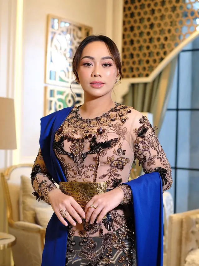 Deretan Artis yang Masuk Jajaran Staf Khusus Presiden, Terbaru Raline Shah (credit: instagram/zitaanjani)