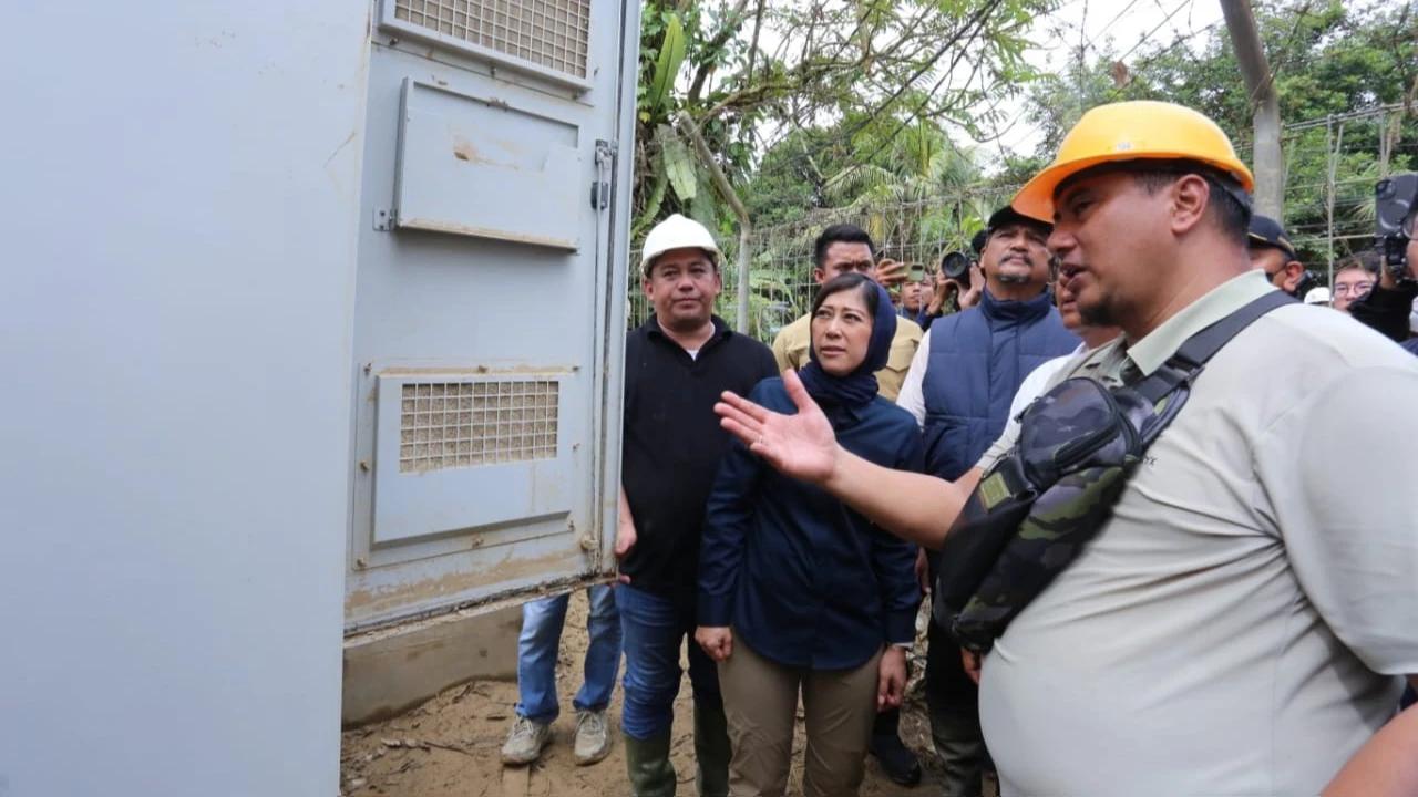 FOTO: Warga Aceh Tamiang Kembali Bisa Mengakses Komunikasi Pasca Banjir Bandang