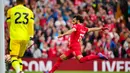 Pada laga ini, Salah menyumbang satu gol dalam kemenangan 3-1 Liverpool atas West Ham United. Ada pun dua gol lainnya dibuat oleh Diogo Jota dan Darwin Nunez yang hanya bisa dibalas sekali oleh The Hammers via Jarrod Bowen. (AP Photo/Jon Super)