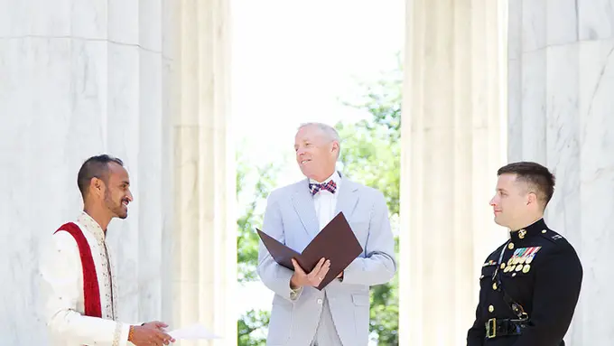 Momen pernikahan kaum LGBT yang Ternyata Juga Romantis