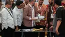 Komisioner KPU Viryan Azis saat proses Rekapitulasi Hasil Penghitungan Perolehan Suara Tingkat Nasional dan Penetapan Hasil Pemilihan Umum Tahun 2019 di Jakarta, Minggu (19/5/2019). Rekapitulasi menetapkan perolehan suara dari Sulawesi Selatan dan PPLN Kuala Lumpur. (Liputan6.com/Faizal Fanani)