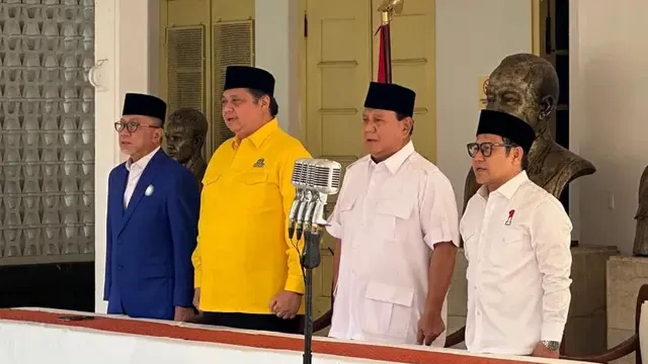 Menteri Pertahanan menegaskan bahwa Jokowi tidak mendikte Golkar dan PAN. Menurutnya, Jokowi tidak melarang setiap parpol mengambil keputusan.
