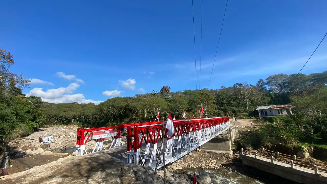 Komando Daerah Militer (Kodam) Iskandar Muda merampungkan pembangunan dua jembatan darurat (Bailey) di Aceh per Jumat (16/1/2026). (Dok TNI)