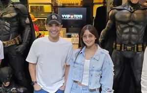 Ririn Dwi Ariyanti dan Jonathan Frizzy Kompak Hadiri Kondangan