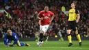 Pemain Manchester United, Anthony Martial merayakan golnya ke gawang Basel pada babak ketiga Piala Liga Inggris di Old Trafford stadium, Manchester, (12/9/2017).  MU menang 4-1.  (AFP/Paul Ellis)