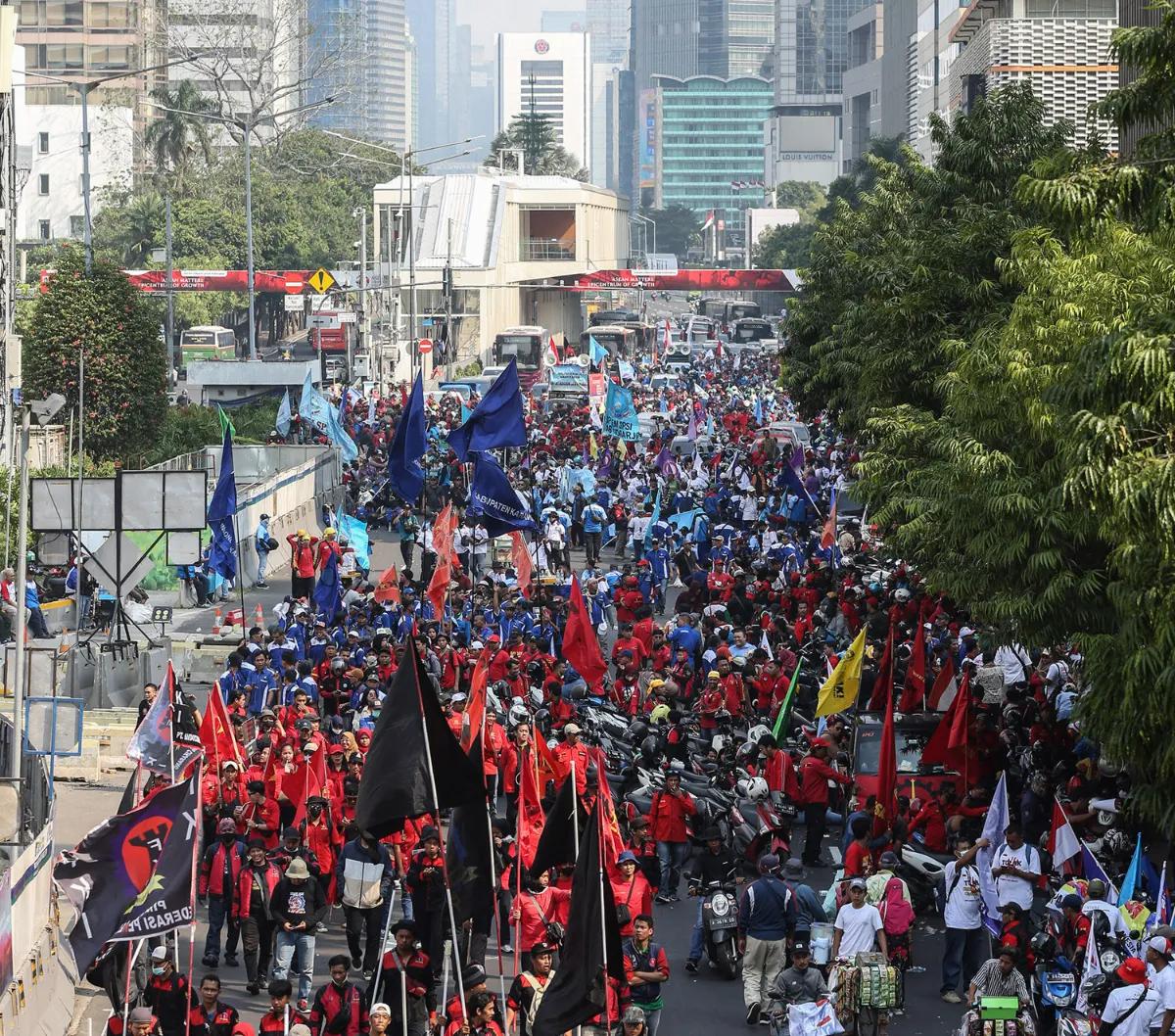 Said Iqbal mengaku belum tahu apakah hal tersebut sudah diputuskan atau tidak oleh Pj Gubernur DKI Jakarta. Jika keinginan buruh tak terpenuhi, dia mengancam bakal melakukan aksi mogok nasional.&nbsp;
