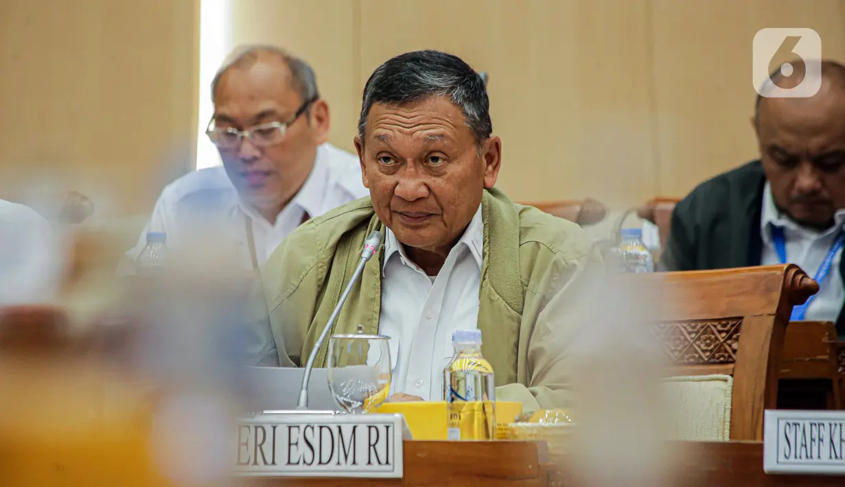 Dia mengatakan, dengan kondisi tersebut maka kuorum telah terpenuhi. Selanjutnya, ia meminta persetujuan anggota agar rapat digelar secara terbuka. (Liputan6.com/Faizal Fanani)