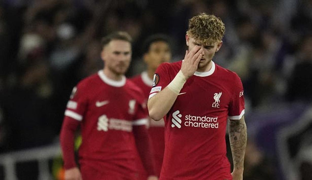 Pemain Liverpool, Harvey Elliott, tertunduk lesu setelah ditaklukan Toulouse pada pekan ke-4 Grup E Liga Europa 2023/2024 di Stadium de Toulouse, Jumat (10/11/2023). (AP Photo/Thibault Camus)