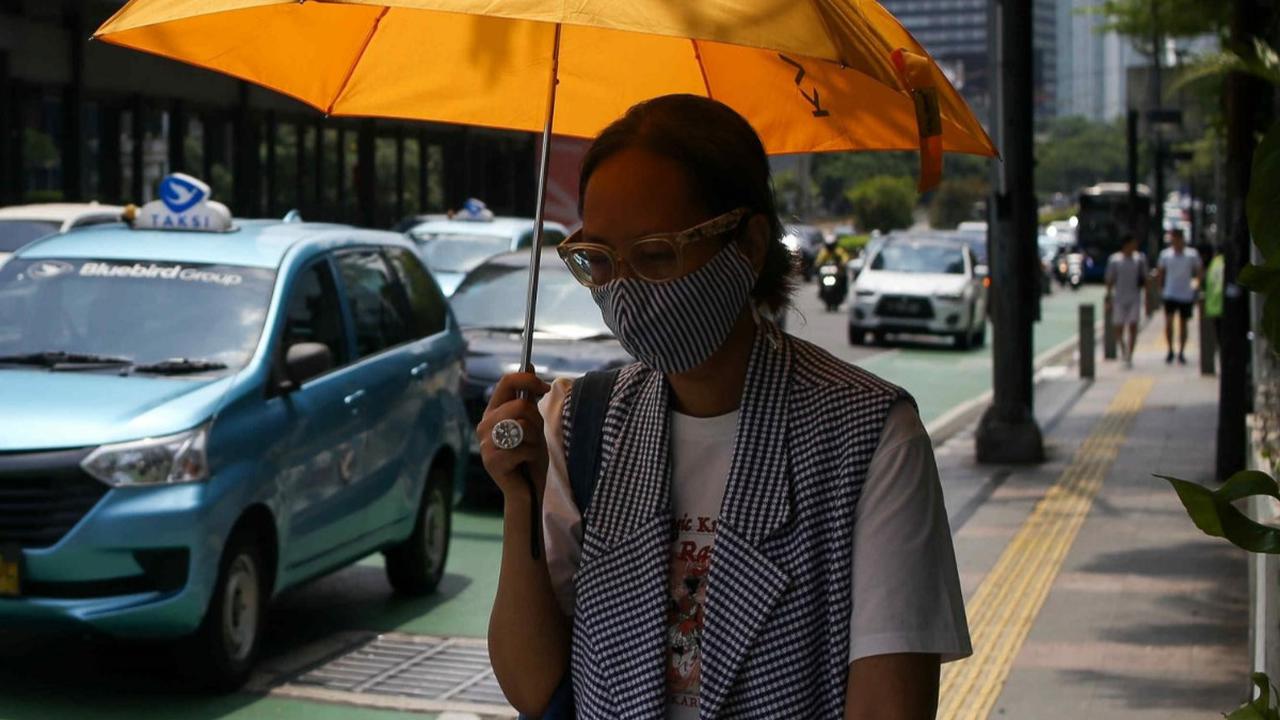 Akhir-akhirnya cuaca di sejumlah wilayah di Indonesia mengalami peningkatan suhu yang disebabkan oleh beberapa faktor yang berhasil dianalisa oleh Badan Meteorologi, Klimatologi dan Geofisika (BMKG).