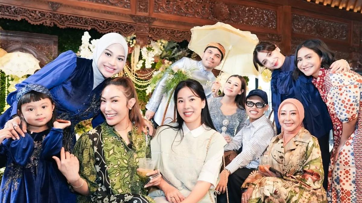 8 Potret Anggun Tamu Seleb Hadiri Acara 7 Bulanan Kehamilan Aaliyah Massaid, dari Nagita Slavina hingga Couple Al Ghazali-Alyssa Daguise
