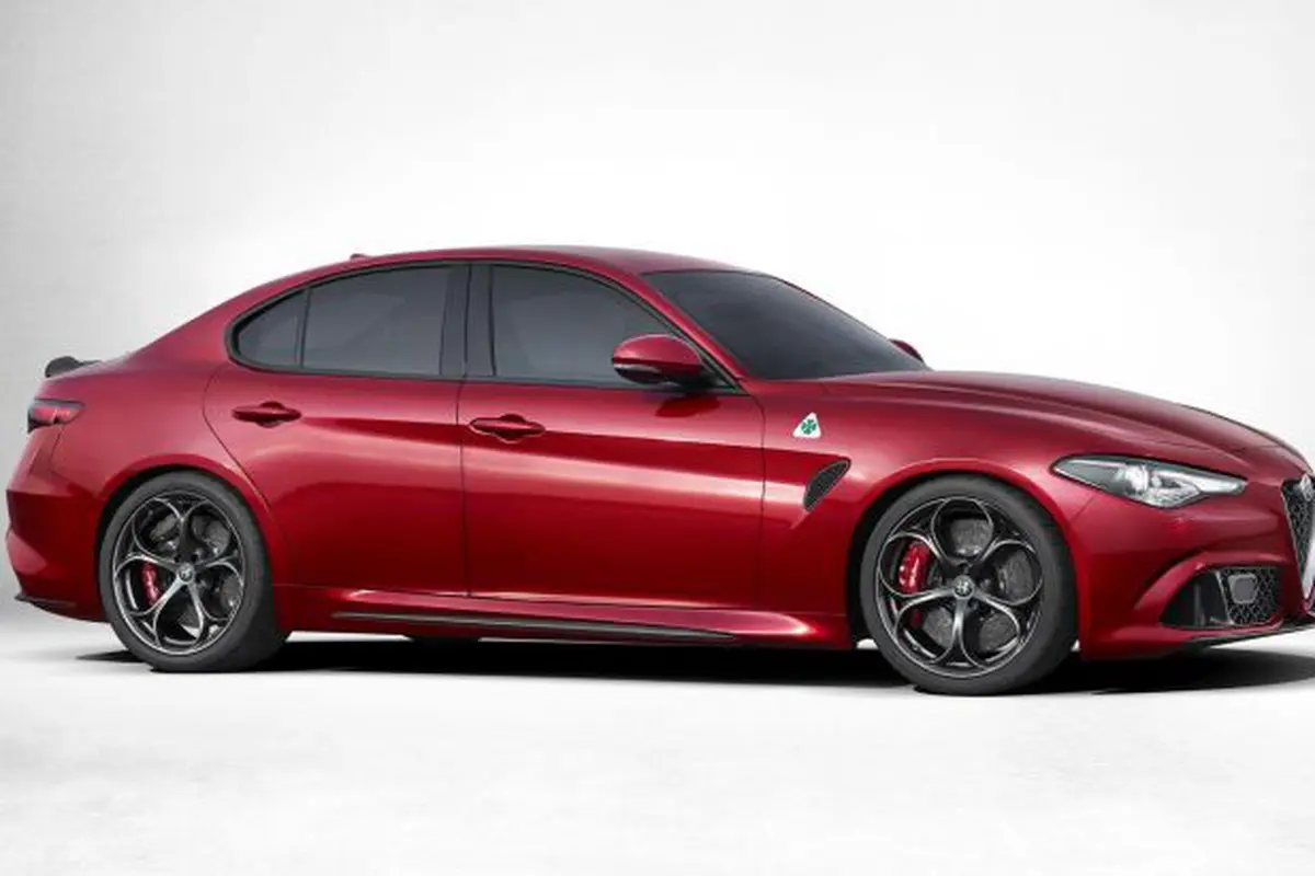 Sedan Anyar Alfa Romeo Sanggup Asapi Lamborghini Sesto Elemento
