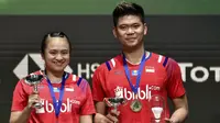 Praveen Jordan/Melati Daeva Oktavianti. Akibat isu kedekatan keduanya menyeruak, pasangan ini mendapat julukan "The Honey Couple". Bukan tanpa alasan, mereka kerap pamer kemesraan saat di lapangan. Mereka pun lebih senang dengan julukan tersebut dibandingkan akronim "Pramel". (AP/Rui Vieira)