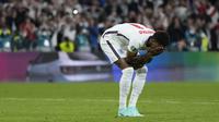 Bukayo Saka, Jadon Sancho, dan Marcus Rashford menjadi korban rasialisme online setelah gagal mengeksekusi tendangan penalti untuk Timnas Inggris di final Euro 2020. (AFP/Frank Augstein)
