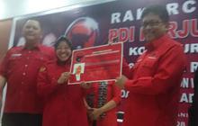 Berseragam PDIP, Risma siap bersaing lagi jadi wali kota Surabaya
