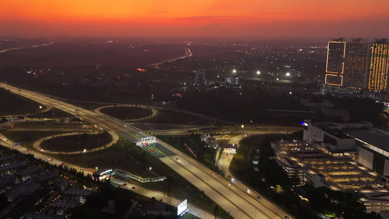 FOTO: Keindahan Senja di Simpang Susun CBD Tol Serpong-Balaraja
