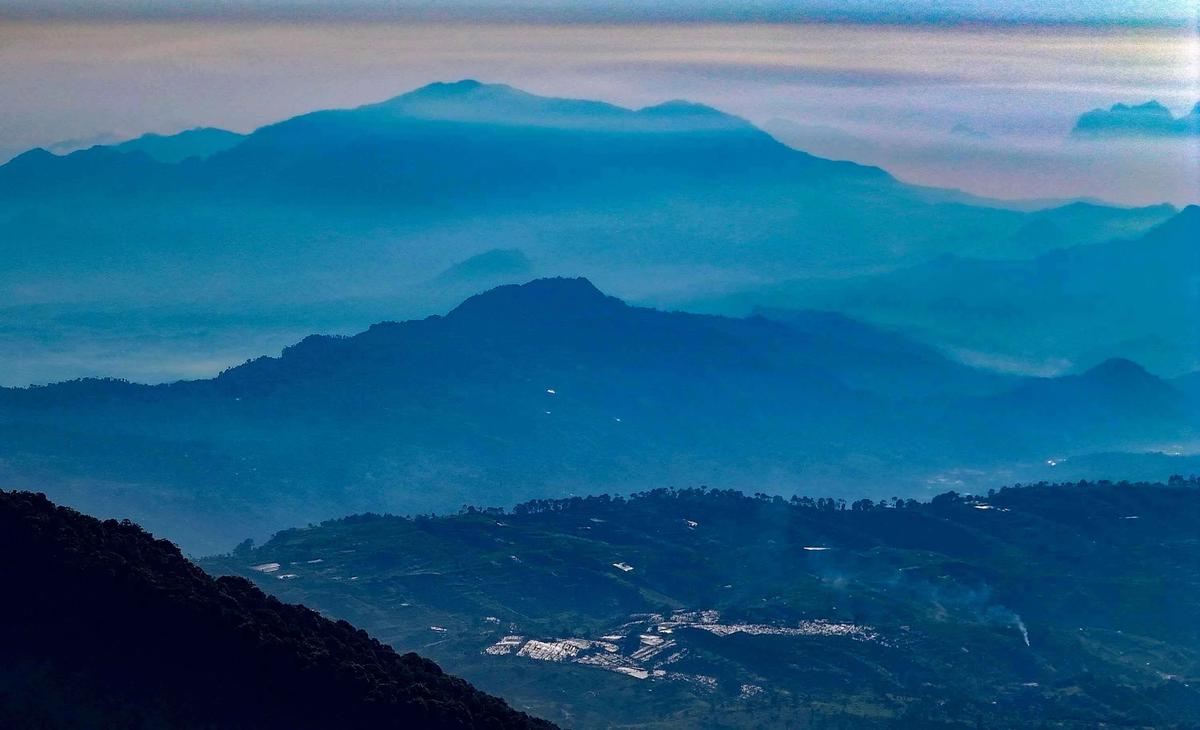 FOTO: Pesona Alam Puncak Masih Menjadi Tujuan Favorit Warga Saat Libur Panjang