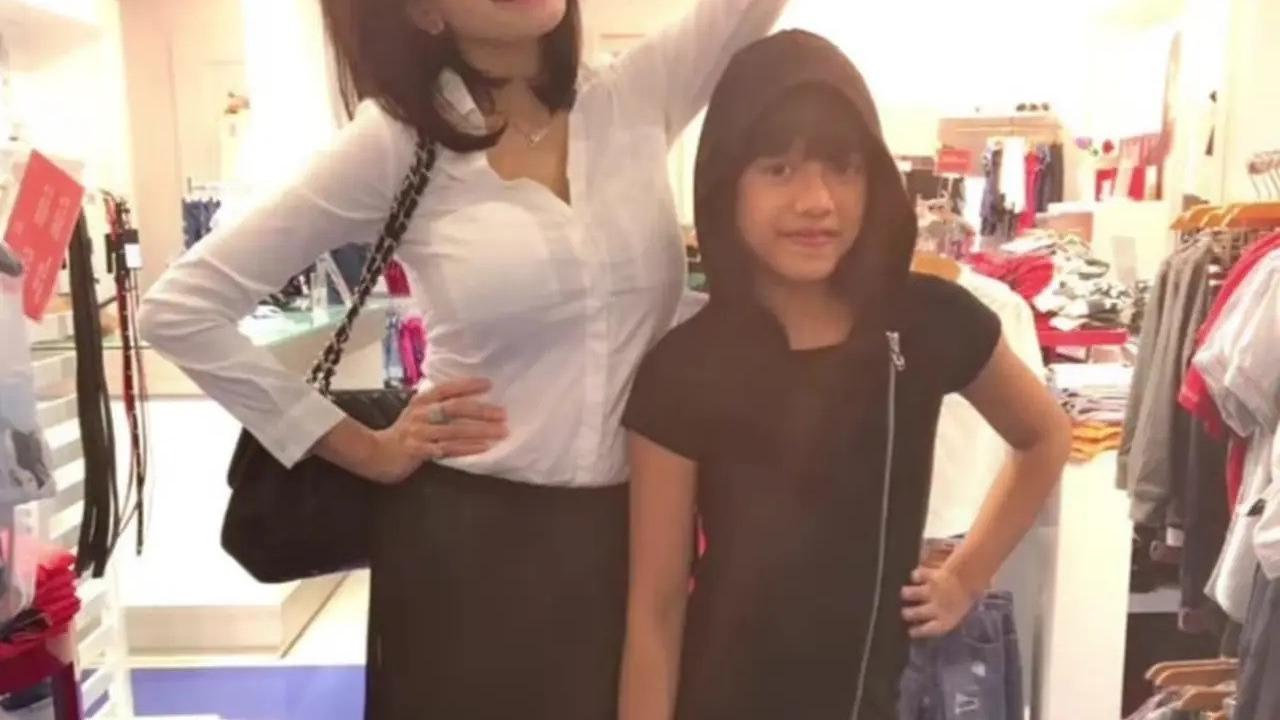 Potret Masa Kecil Lolly yang Hangat Bersama Nikita Mirzani, Kini sang Putri Sulung Kembali ke Pelukan
