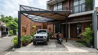 9 Model Carport Industrial yang Tidak Terlihat Kaku, Fasad Rumah Makin Estetik