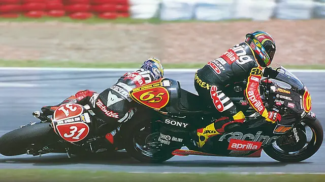 Loris Capirossi vs Tetsuya Harada 