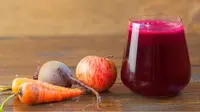 Jus kombinasi apel, wortel, dan buah bit. (Sumber:&nbsp;https://www.healthshots.com/)