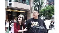 Jarang Terekspos, Ini 7 Potret Tania Rainbow 'Kepompong' dan Suami