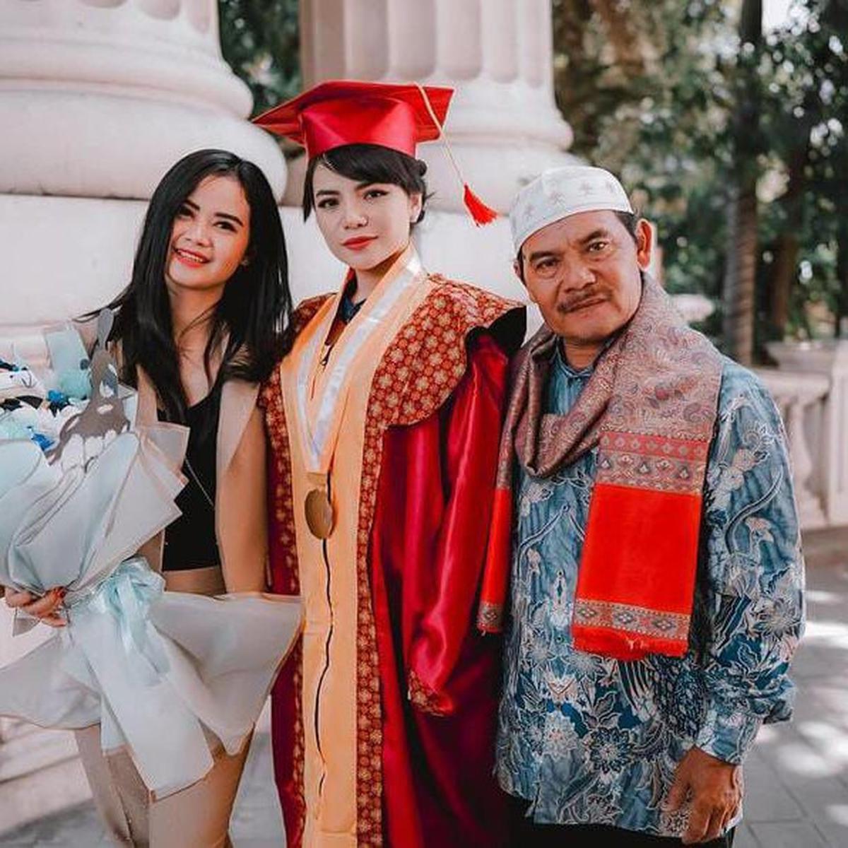Potret Dinar Candy Jalani Wisuda, Ternyata Selama Ini Diam-diam Kembali Lanjutkan Kuliah