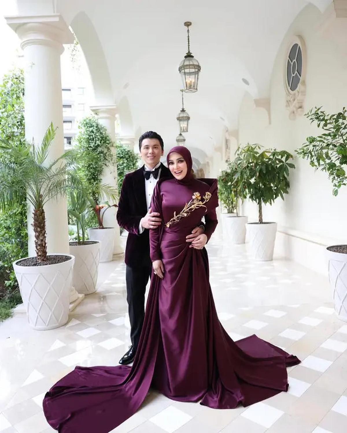 8 Potret Reino Barack Temani Syahrini di Festival Film Cannes 2025, Tampil Menawan