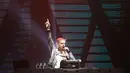 Penampilan DJ Armin Van Buuren dalam konser bertajuk 'Armin Only Embrace World Tour', di JIExpo Kemayoran, Jakarta, Jumat (31/3). (Liputan6.com / Herman Zakharia)