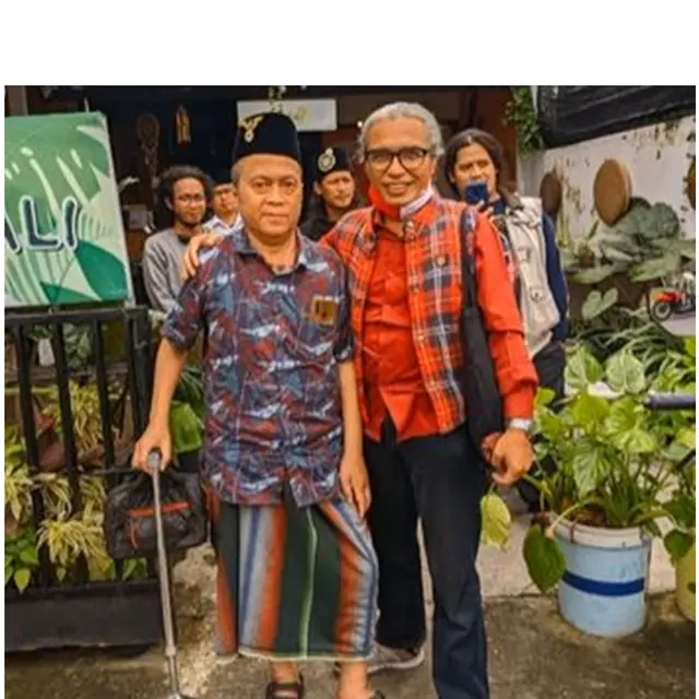 5 Potret Terbaru Ki Joko Bodo Usai Sembuh dari Sakit, Kini Pakai Alat Bantu Jalan
