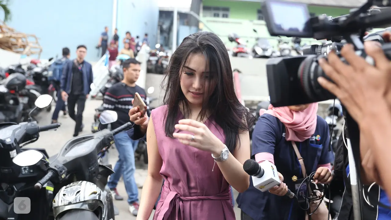 [Bintang] Ayu Ting Ting