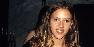 Inilah wajah dari Scarlett Johansson saat berusia 14 tahun. (Dok/Popsugar)