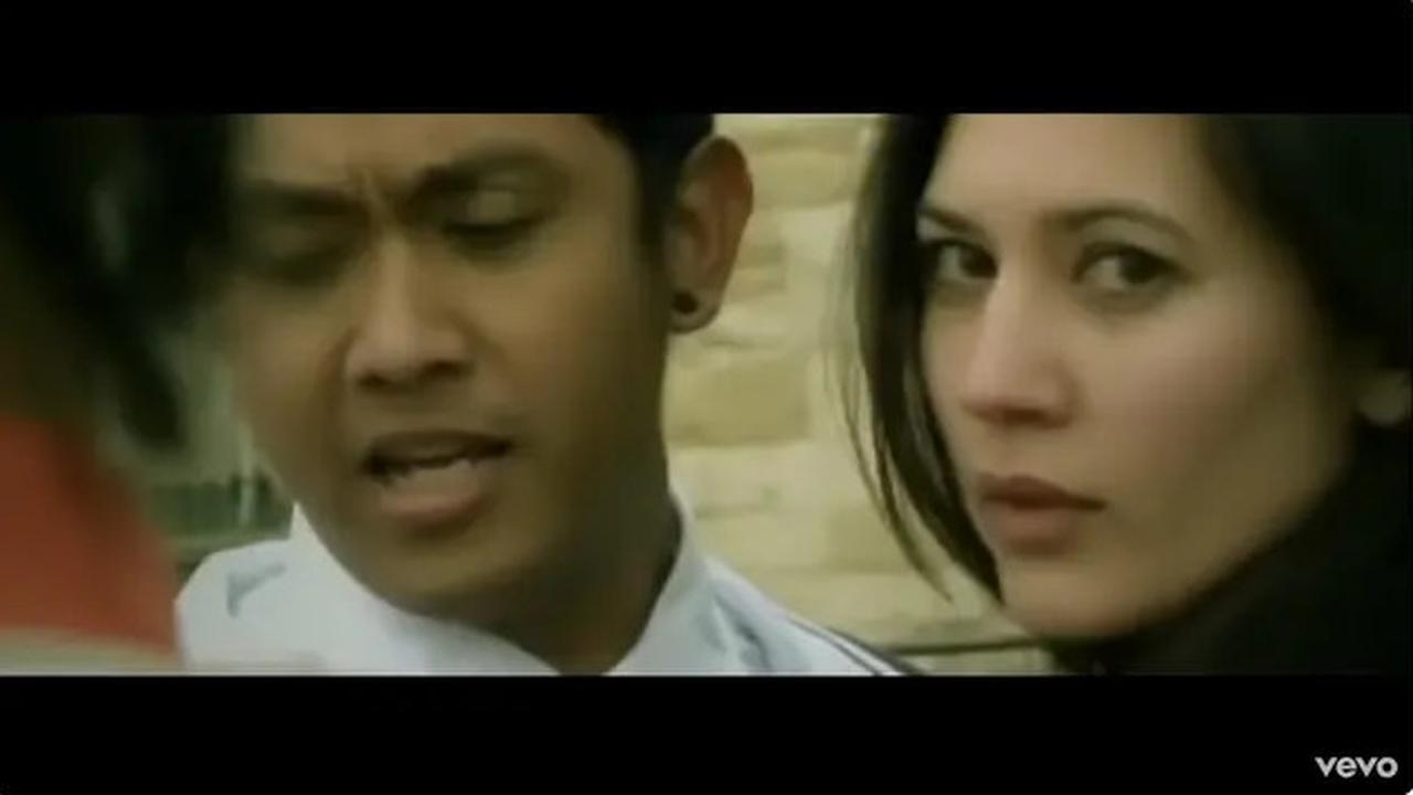 Akui Belum Terima Bayaran, Ini 6 Potret Hannah Al Rasyid di Video Klip Yovie Nuno Dia Milikku