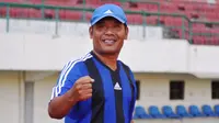 Gatot Barnowo menangani PSCS Cilacap untuk babak 16 besar ISC B 2016. (Bola.com/Romi Syahputra)