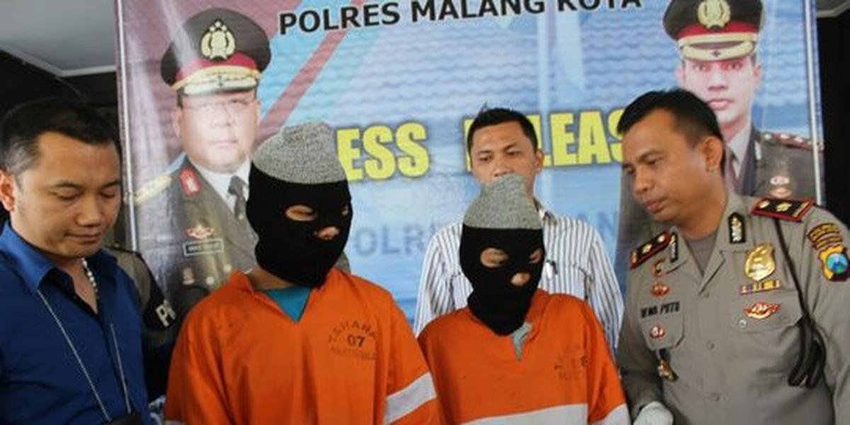 AS diancam disebarkan foto bugilnya bila menolak carikan perawan