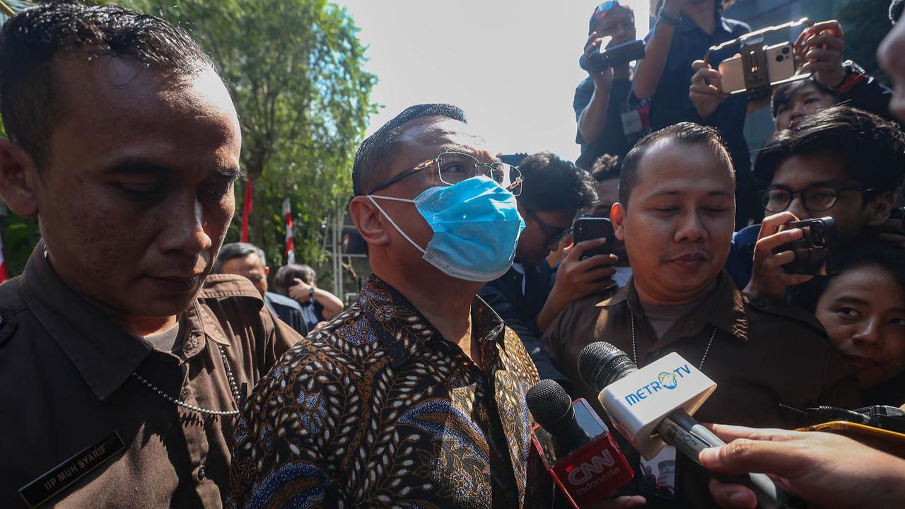 VIDEO: Momen Bupati Pati Sudewo Datang Ke KPK 'Tutupi Muka' Pakai Masker "Ya Terima Kasih!"