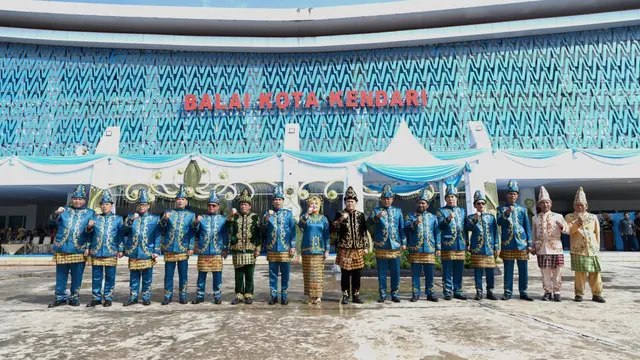 Wamendagri Akhmad Wiyagus saat jadi inspektur upacara Peringatan Hari Ulang Tahun (HUT) ke-195 Kota Kendari di Lapangan Upacara Balai Kota Kendari, Sulawesi Tenggara, Sabtu (9/5/2026).