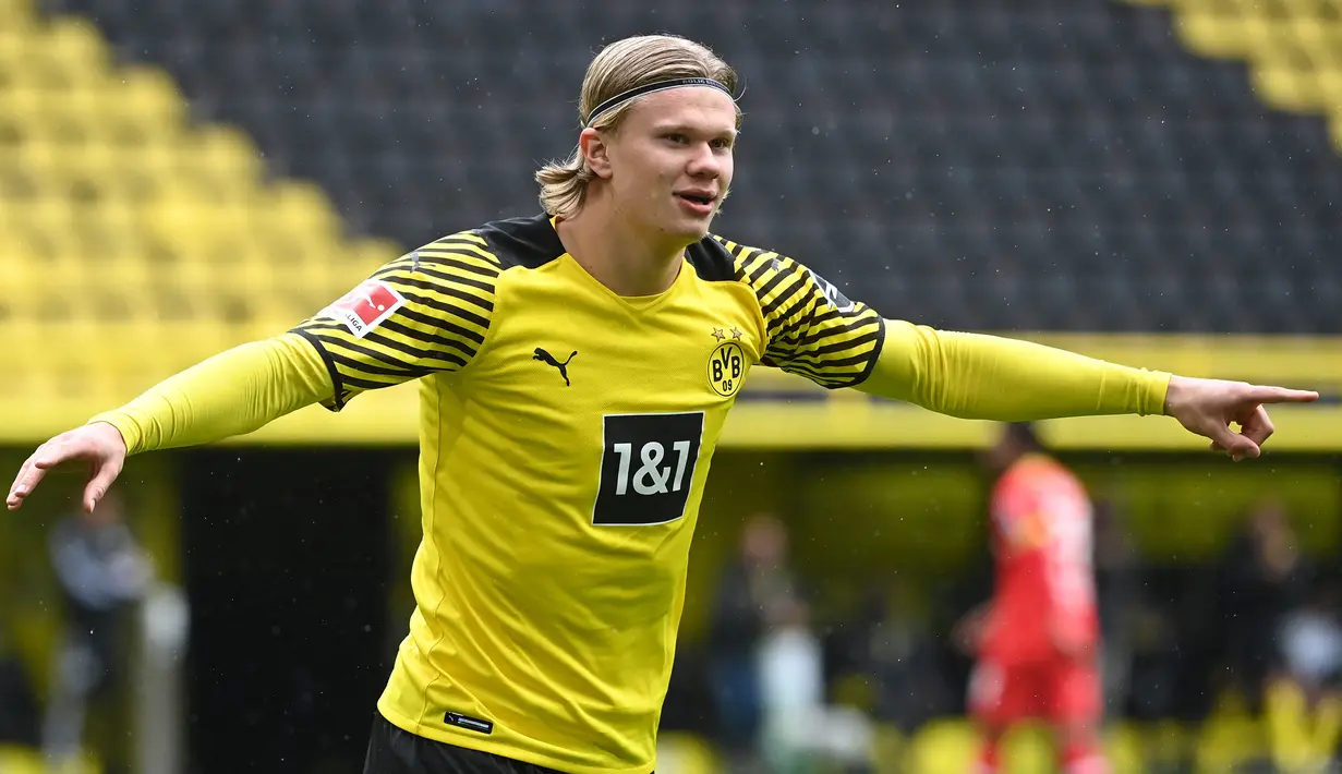 Erling Haaland. Manchester City membutuhkan striker fenomenal Borussia Dortmund yang masih berusia 20 tahun ini untuk menggantikan Sergio Aguero yang dipastikan hengkang akhir musim ini. Rekor mentereng Haaland yang mencetak 41 gol dalam 41 penampilan menjadi pertimbangan. (AFP/Ina Fassbender/Pool)