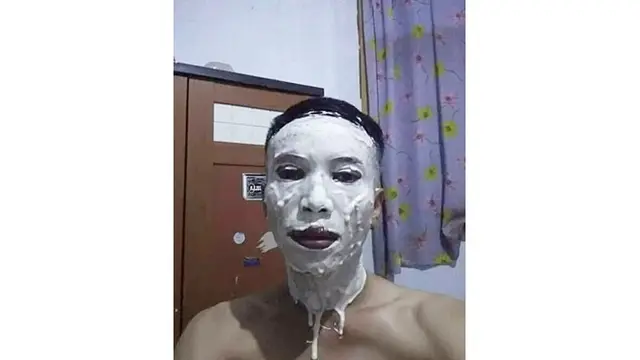 6 Kelakuan Cowok Pakai Masker Wajah Ini Bikin Ketawa