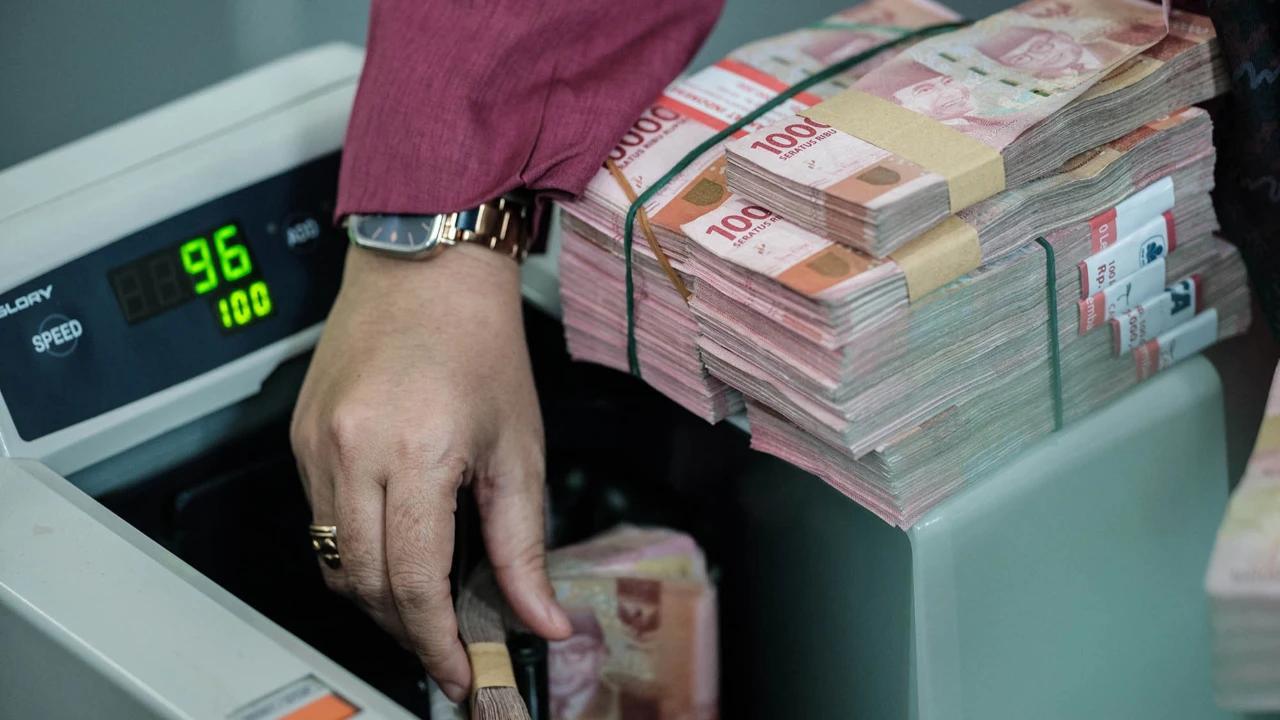 Usul Ekonom Usai Rupiah Jeblok Tembus Rp18.000, Pemerintah Wajib Lakukan Hal Ini Jaga Tren Arus Pasar Saham