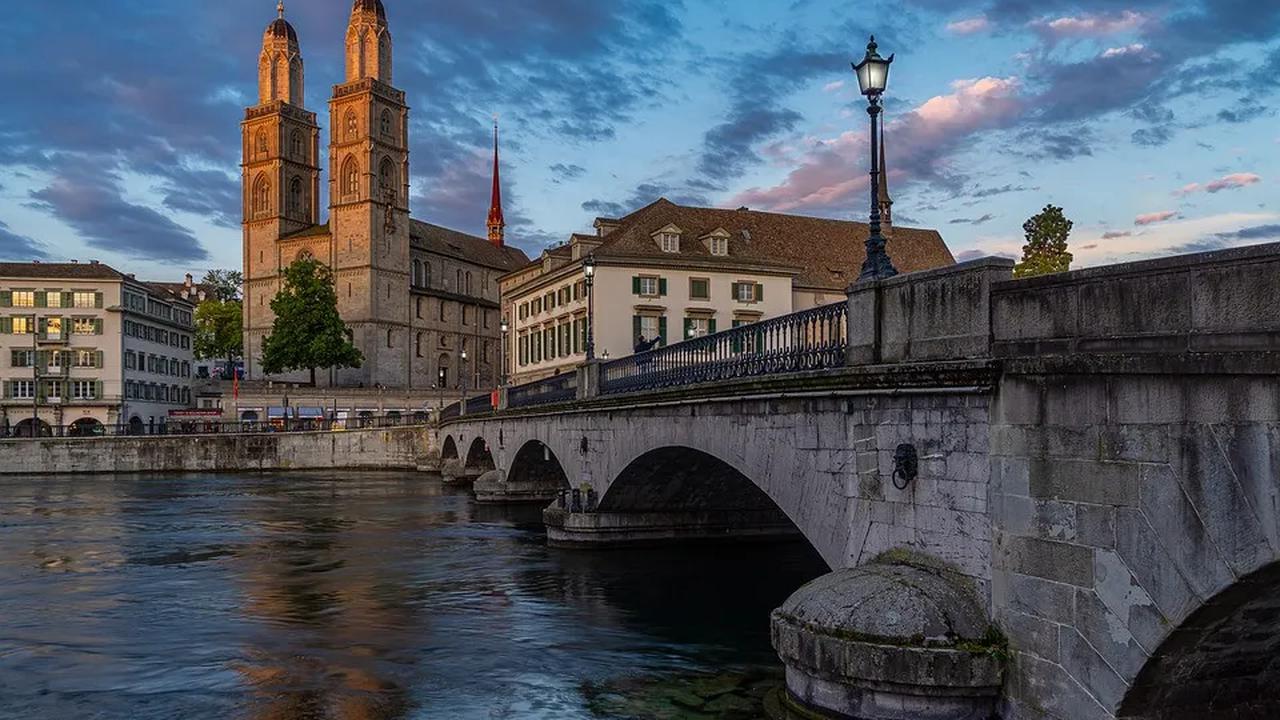 Bahkan pencarian penerbangan dari Indonesia ke Swiss dan hotel di Swiss juga mengalami peningkatan sejak pandemi (2019) sebesar hampir 4 kali lipat jika dibandingkan dengan masa pemulihan di tahun 2022.