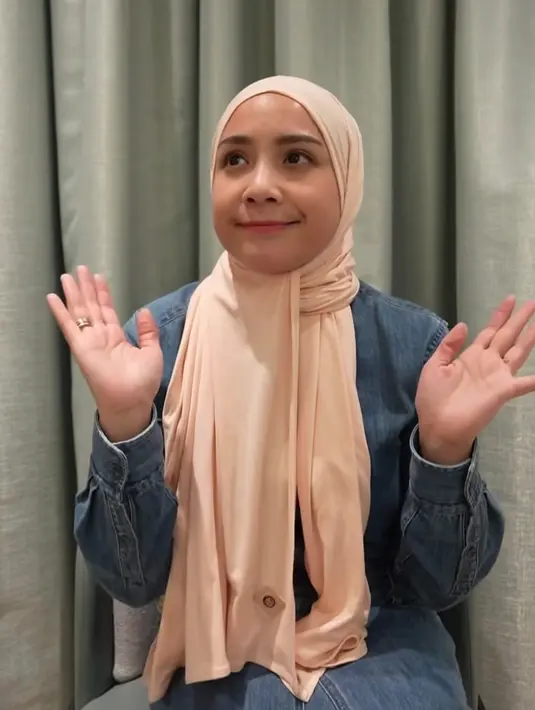 <p>Ini adalah potret Nagita dalam salah satu video yang diunggah ke akun Instagramnya. Warganet mendoakan agar dia istikamah.&nbsp;(Foto: Instagram/ raffinagita1717)</p>