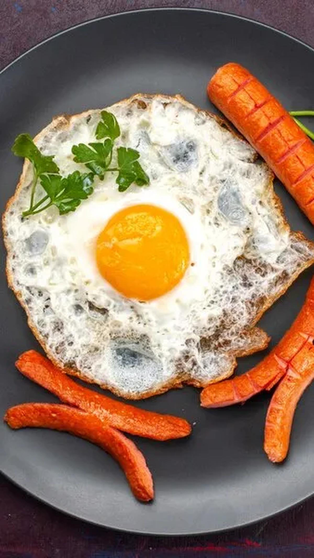 Cobalah berbagai metode ini untuk menemukan tingkat kematangan telur yang paling sesuai dengan selera Anda. Selamat mencoba!