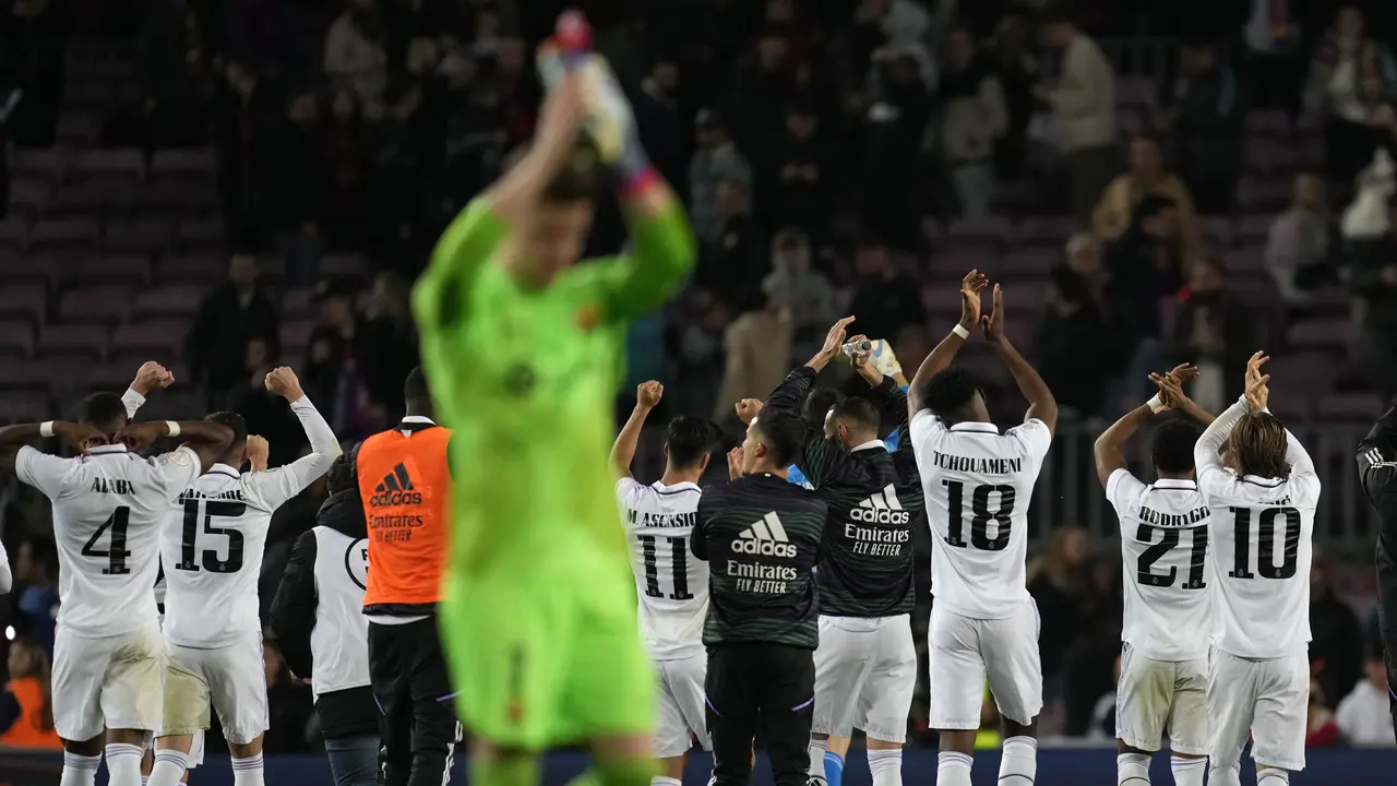 Karim Benzema Cetak Hattrick Pertamanya Lawan Barcelona, Real Madrid Lolos ke Final Copa Del Rey