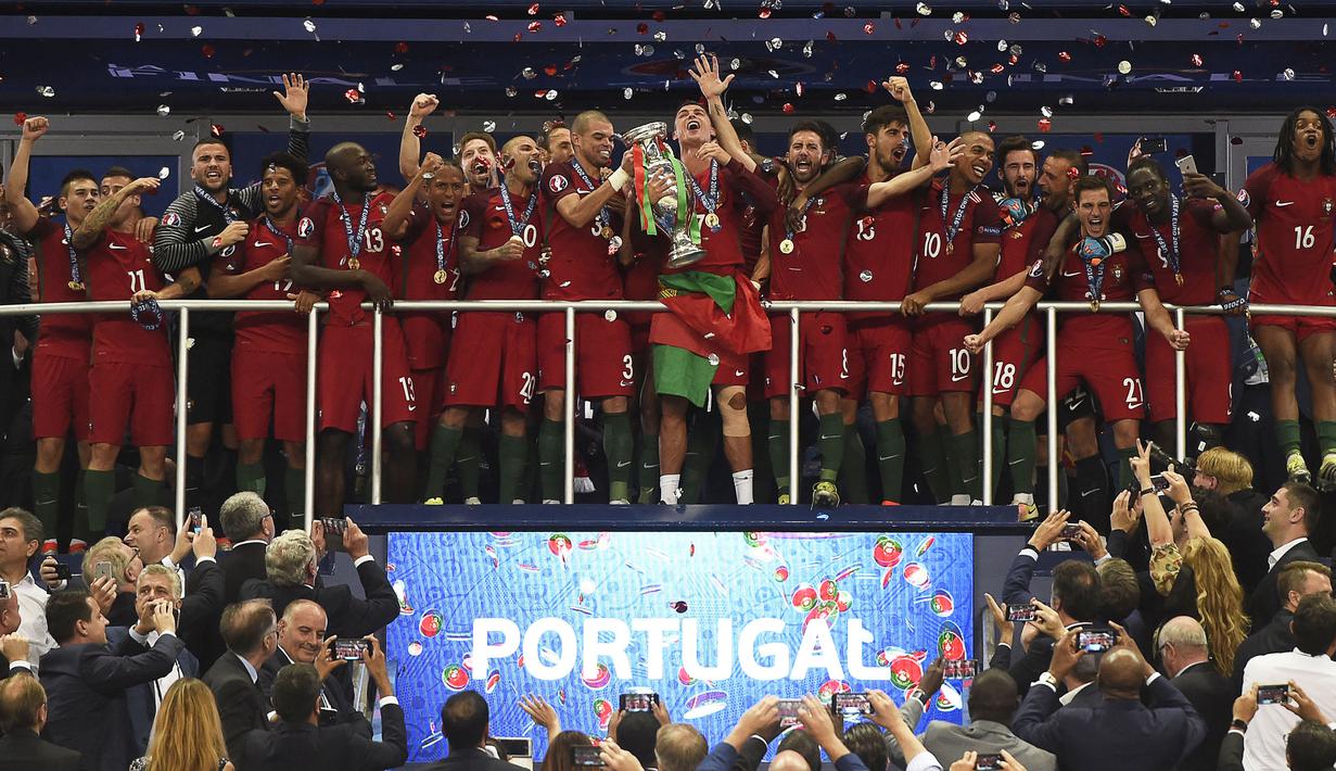 Portugal tergabung di dalam grup neraka, yaitu Grup F yang berpenghuni Jerman, Prancis, dan Hungaria. Perjuangan sulit mereka sejak awal akan menjadi ajang pembuktian bagi CR7 dan koleganya. Berikut alasan mengapa Portugal dapat diprediksi meraih juara Euro tahun ini. (Foto: AFP/Philippe Desmazes)